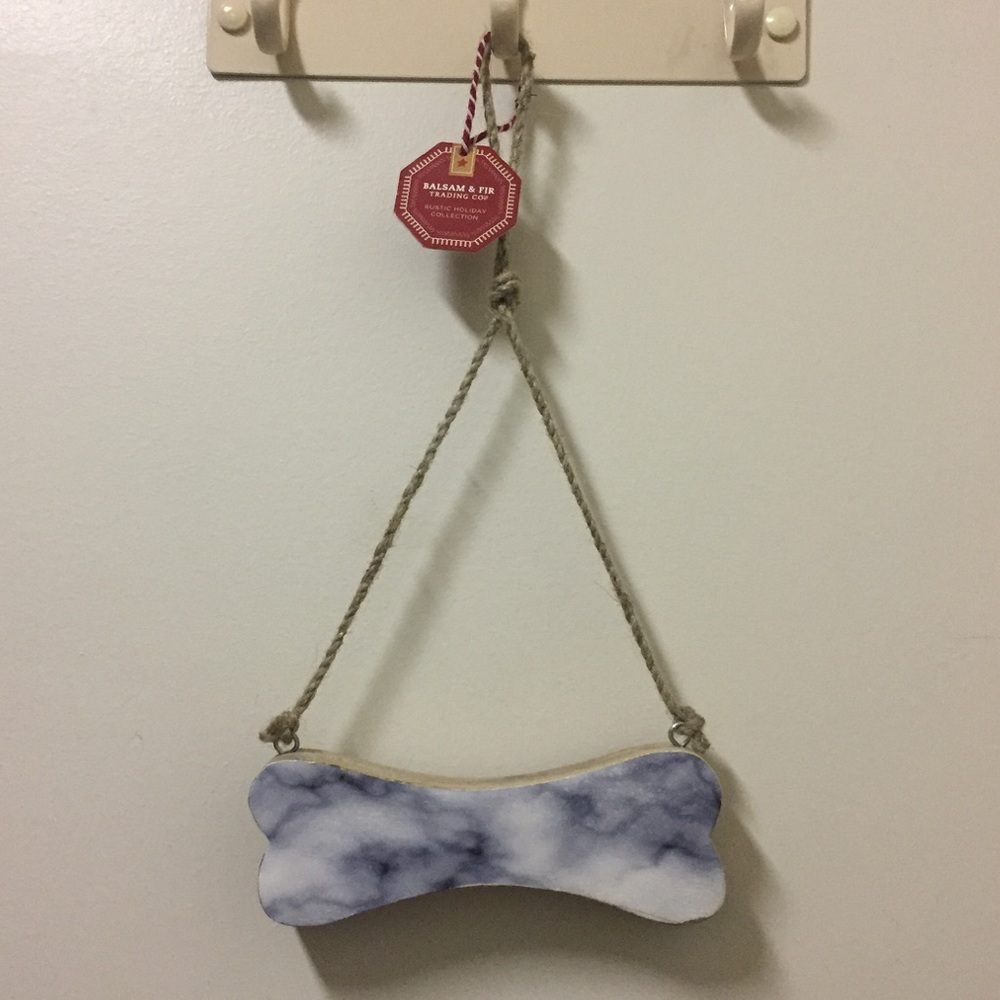 Dog bone accent piece